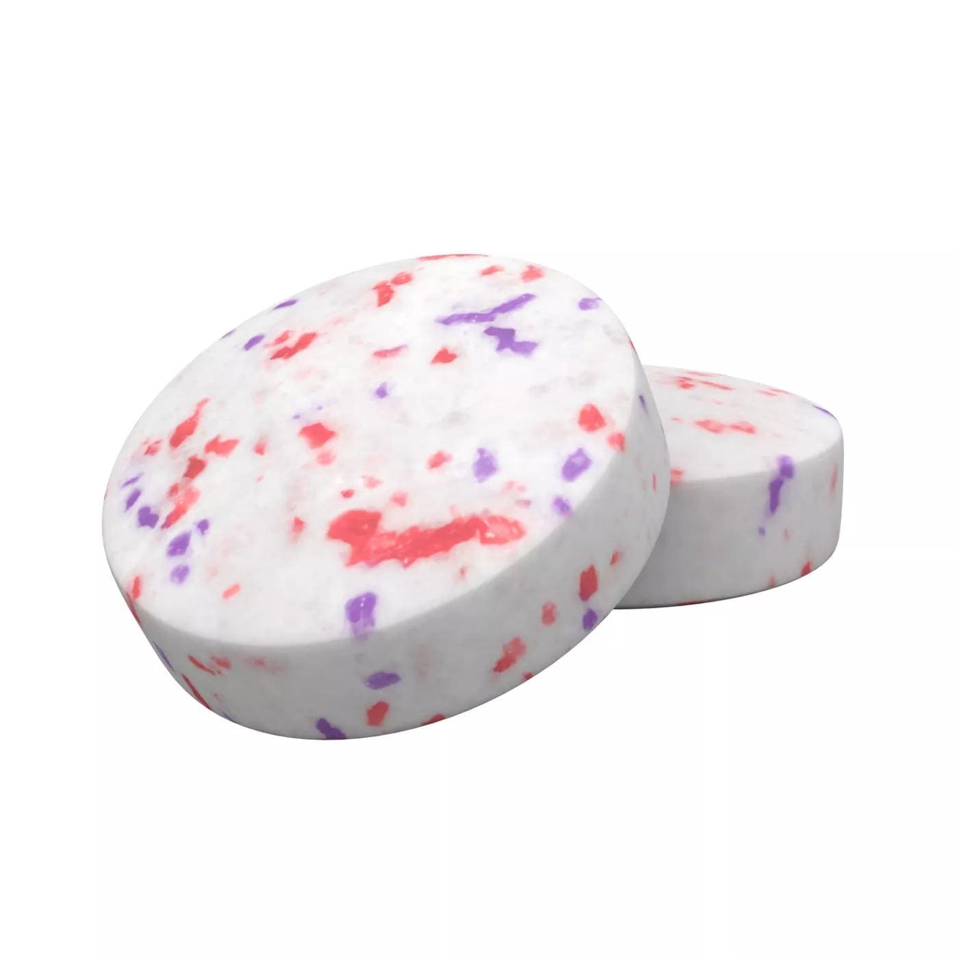 Une pastille blanche avec des petites tâches rose et mauve, sur fond blanc