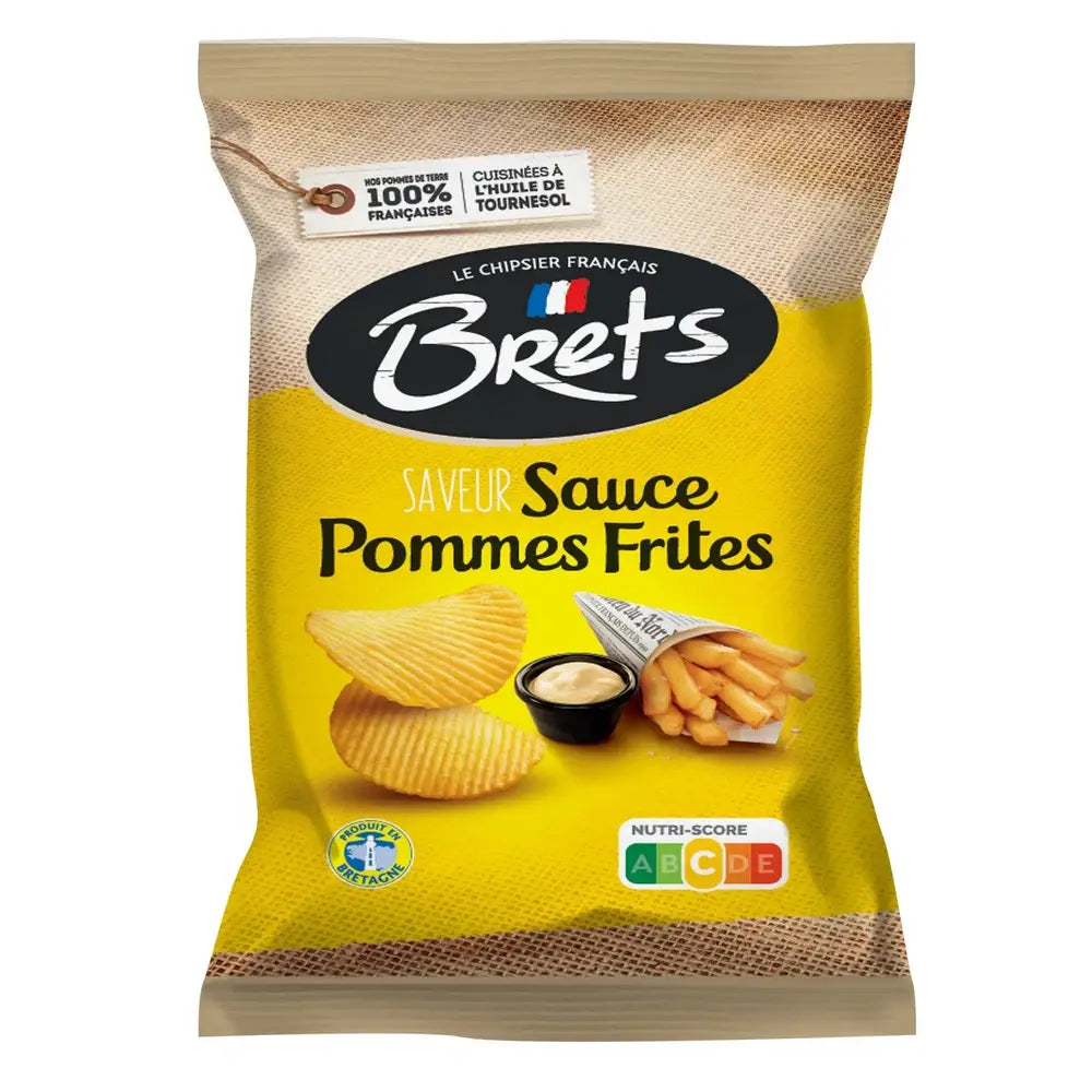 Un paquet jaune et brun sur fond blanc avec 2 chips, un cornet de frites et un pot avec une sauce blanche