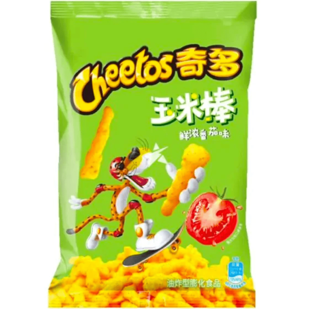 Un paquet vert avec en bas des chips allongés jaunes et un tigre qui en tient un à la patte avec un skateboard. Sur le côté droit il y a une tomate coupée. Le tout sur un fond blanc
