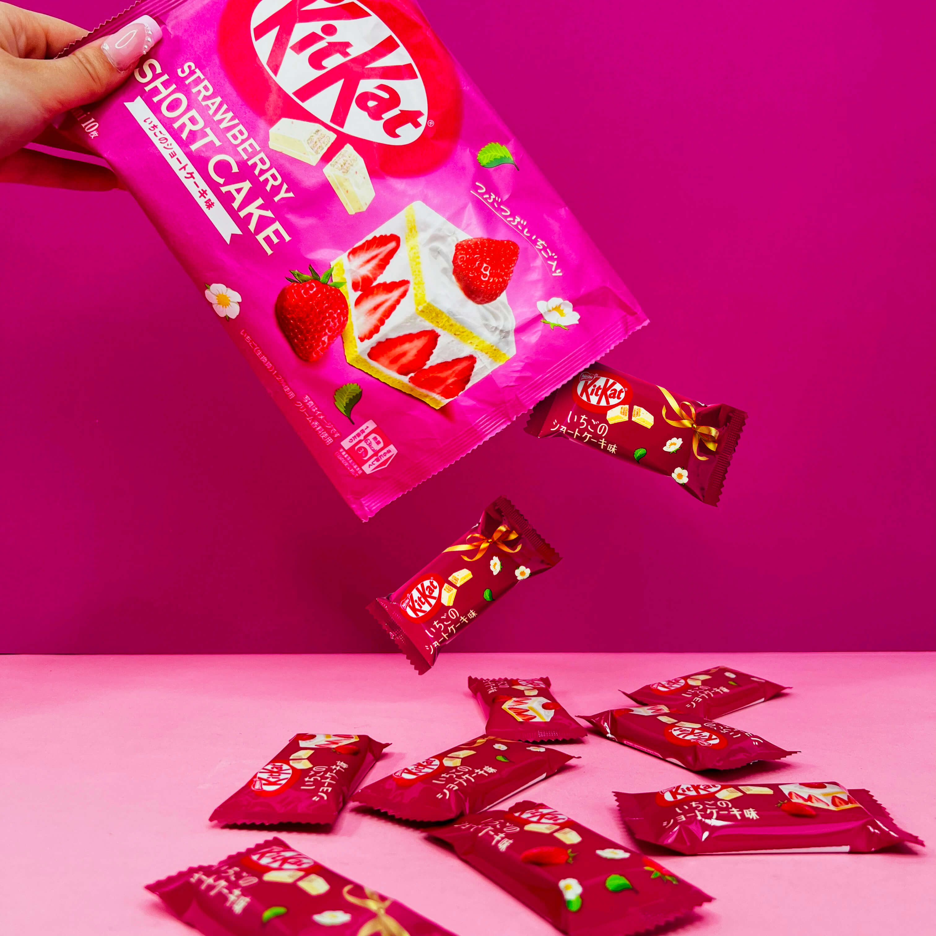 Kit Kat Mini Short Cake Strawberry Big - My American Shop