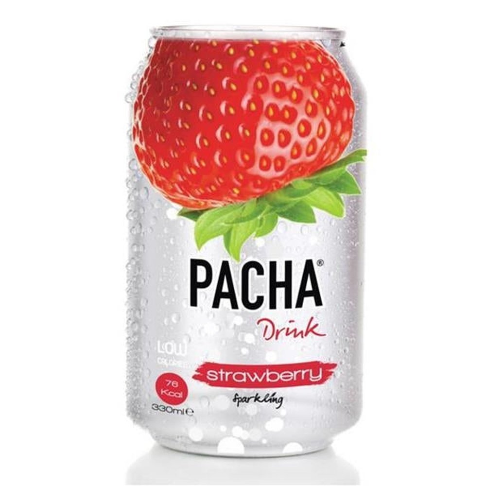Une canette transparente avec une boisson gazeuse, au-dessus de l’emballage une fraises rouge. Le tout sur fond blanc