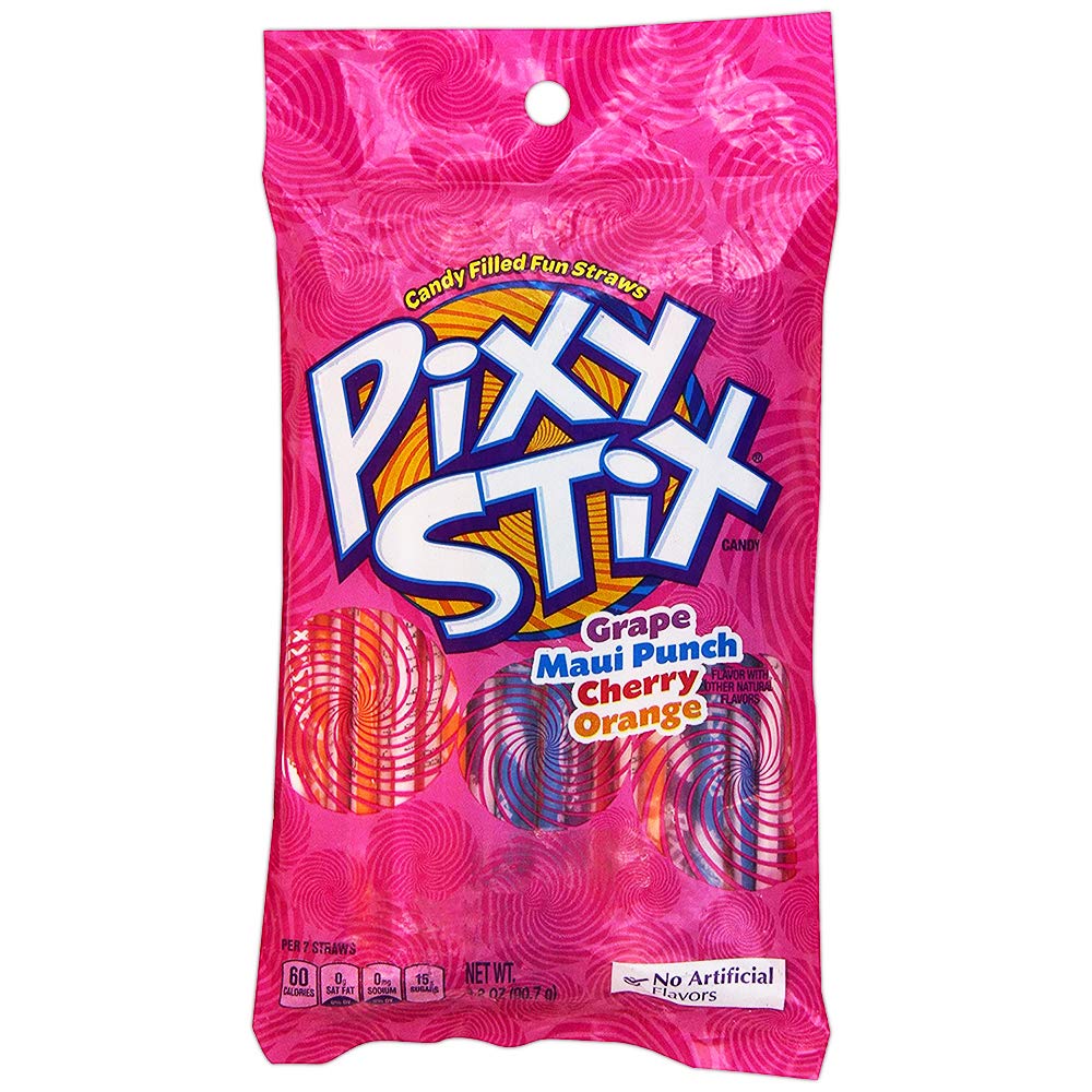 Un emballage rose sur fond blanc avec écrit en grand et blanc « Pixy Stix », en bas il y a des ronds transparents et on y voit des bâtonnets orange, rose et bleu