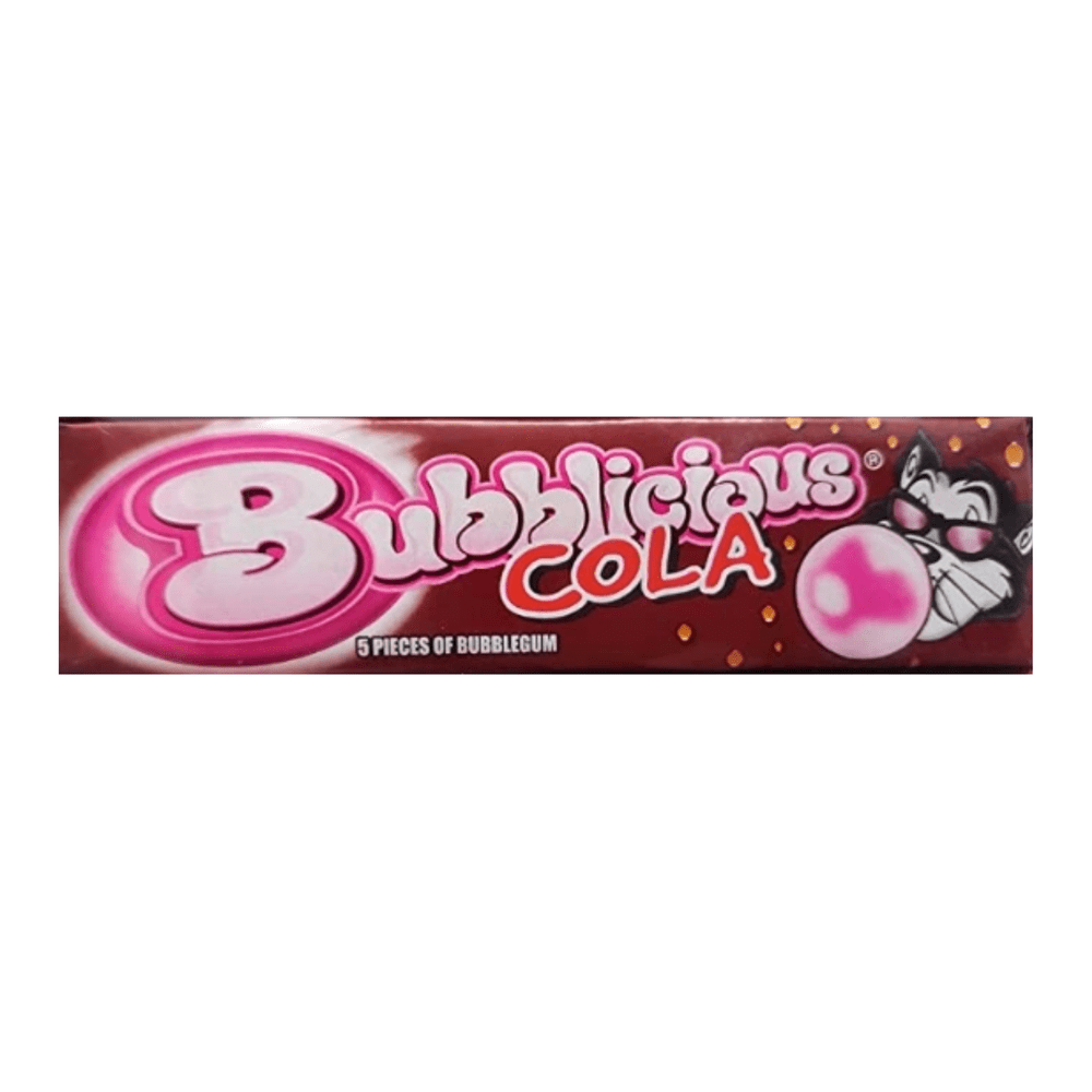 Un emballage brun à écrits roses avec un chat à lunette de soleil qui fait une bulle avec un chewing-gum. Le tout sur fond blanc