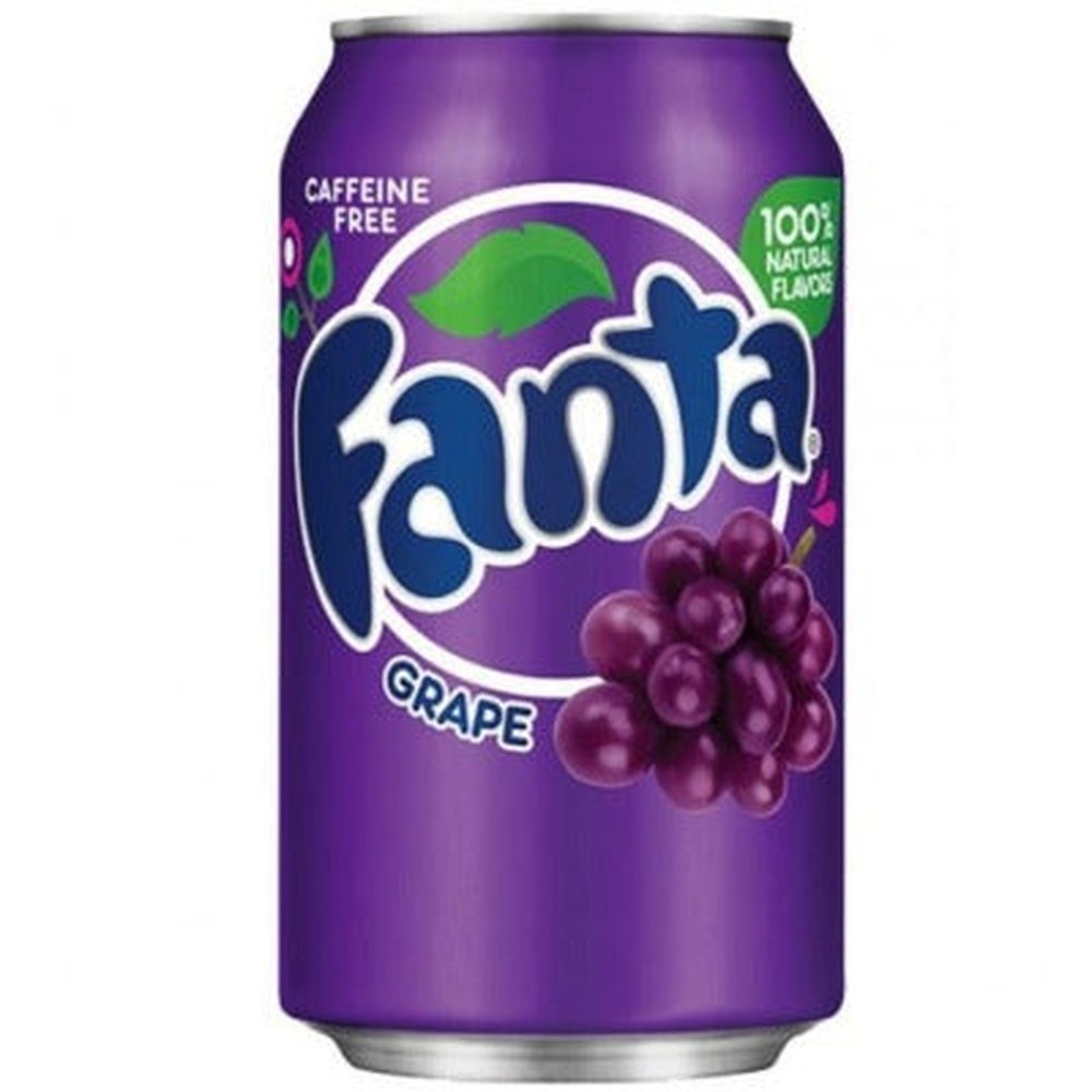Une canette mauve sur fond blanc avec le logo Fanta et à droite une grappe de raisins de couleur bordeaux