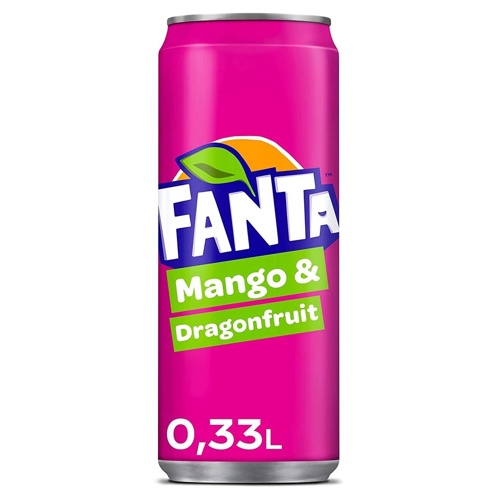 Une grande canette rose sur fond blanc avec le logo Fanta et au centre écrit en blanc dans un cadrant vert « Mango & Dragonfruit »