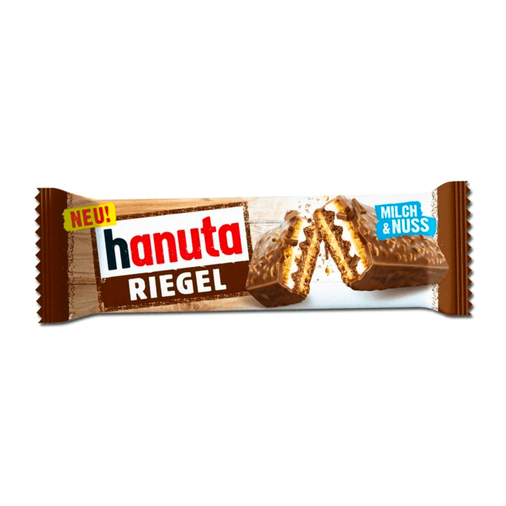Un emballage effet bois avec des extrémités brunes, à droite une barre chocolatée avec au centre du biscuit, du chocolat et de la crème blanche. Le tout sur fond blanc