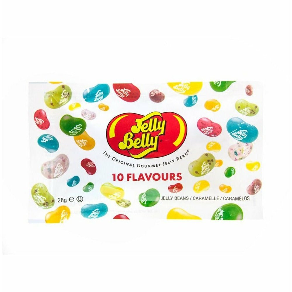 Un paquet blanc sur fond blanc avec plein de bonbons en forme d’haricots de différentes couleurs et au centre un grand haricot rouge avec écrit « Jelly Belly » en jaune