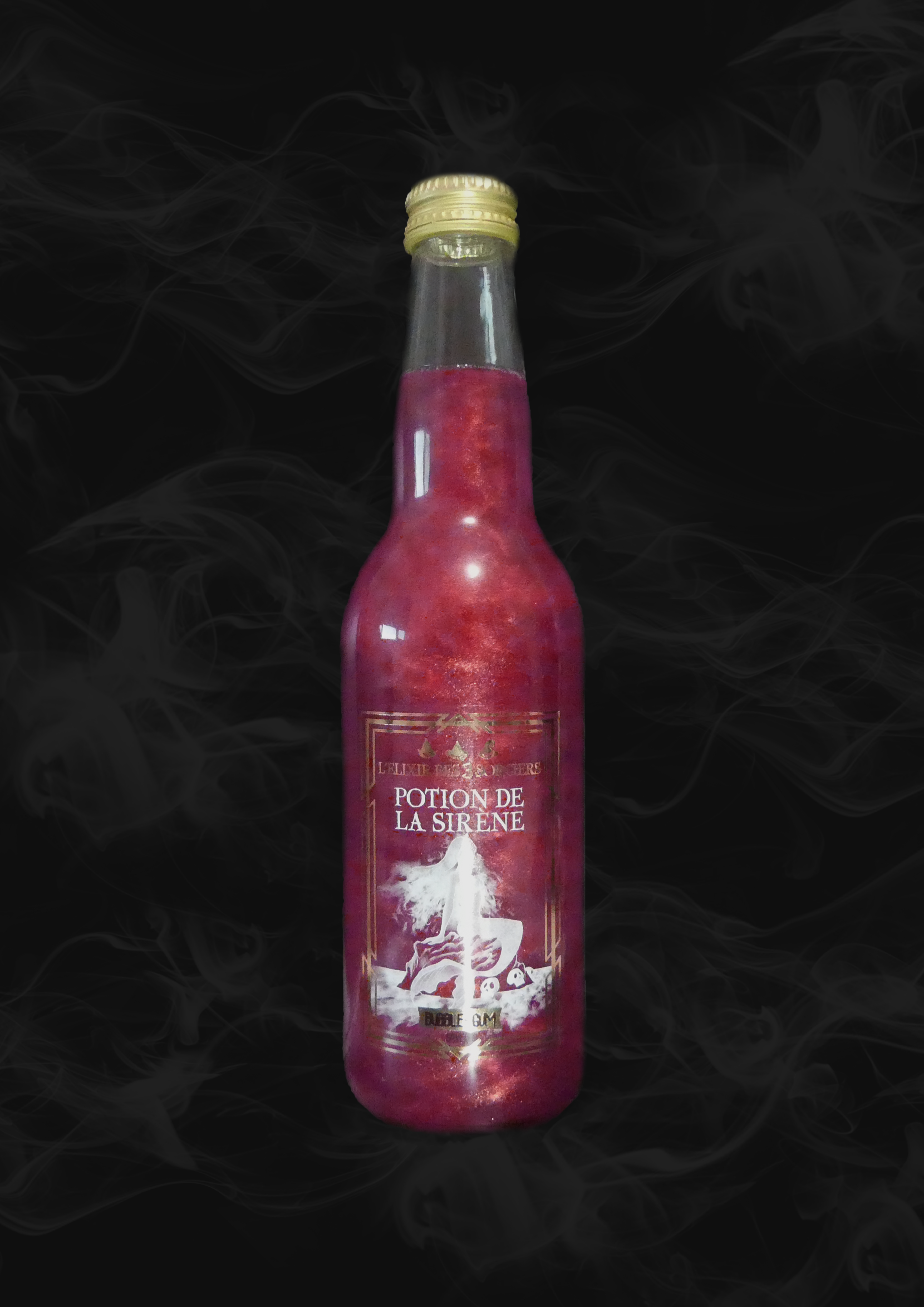 Une bouteille transparente avec une boisson pailletée rose et sur l’étiquette une sirène blanche. Le tout sur fond noir avec de la fumée