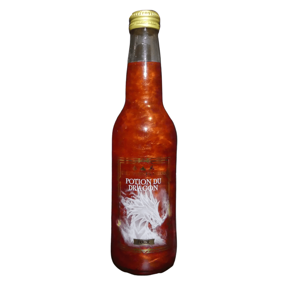 Une bouteille transparente avec une boisson pailletée orange et sur l’étiquette un dragon blanc. Le tout sur fond blanc