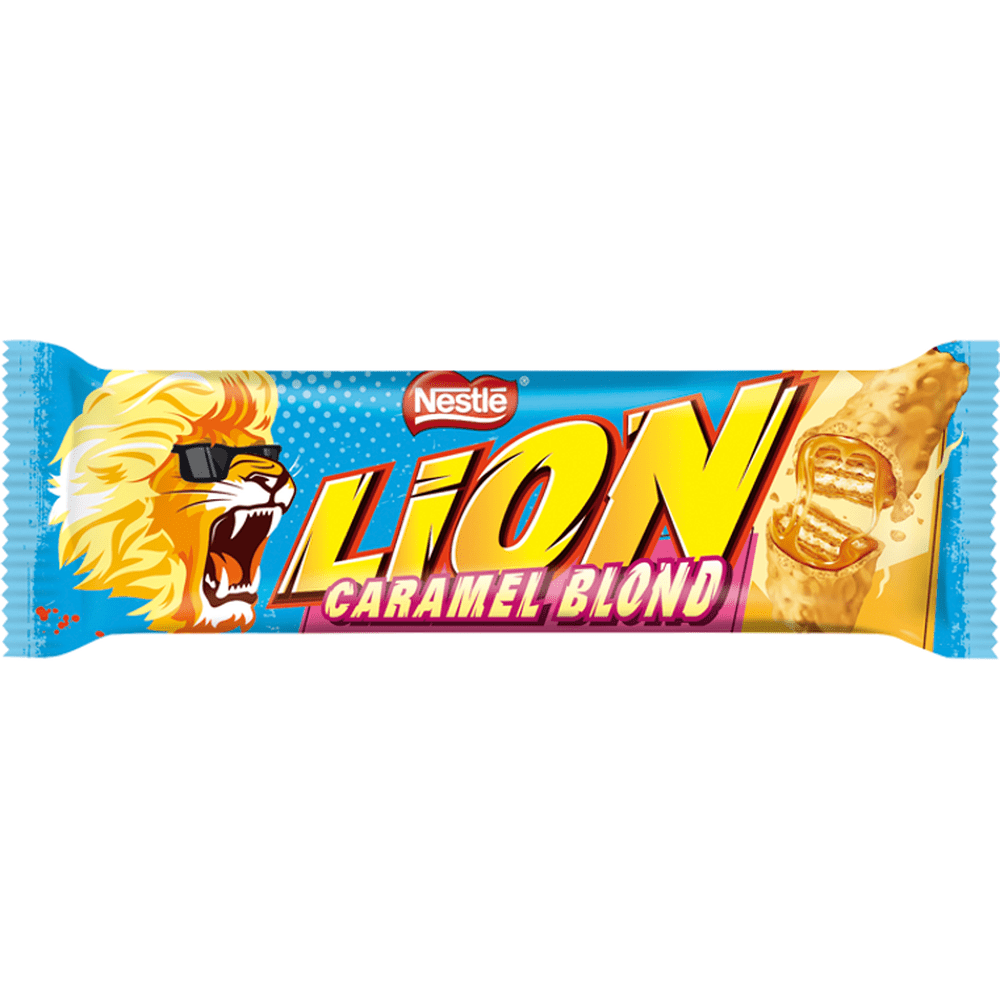 Un emballage bleu sur fond blanc avec à gauche un lion à lunettes de soleil et avec une crinière blonde qui rugit, à droite une barre doré qui se divise en 2 avec à l’intérieur du biscuits et du caramel
